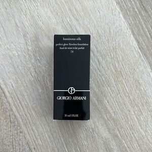 Giorgio Armani Luminous Silk Foundation
